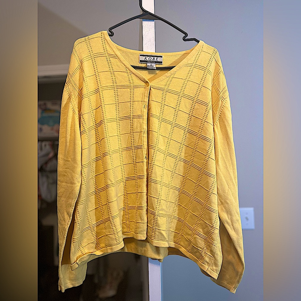 Vintage Kobe Woman yellow button up sweater! Super comfy size 2X